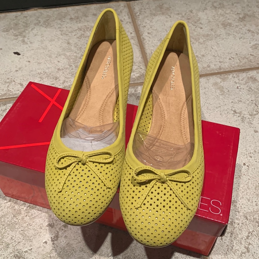 NWT-Aerosols Yellow-Green Flats